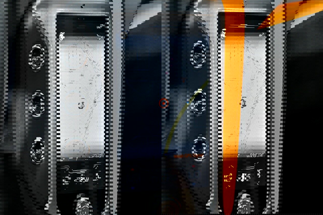 Used 2024 McLaren 750S Spider RWD image 34