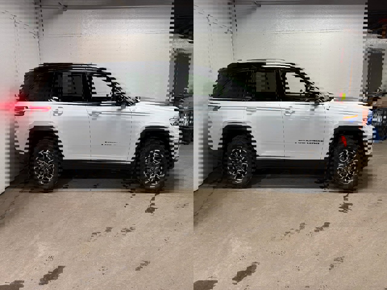 Used 2023 Jeep Grand Cherokee Trailhawk image 4