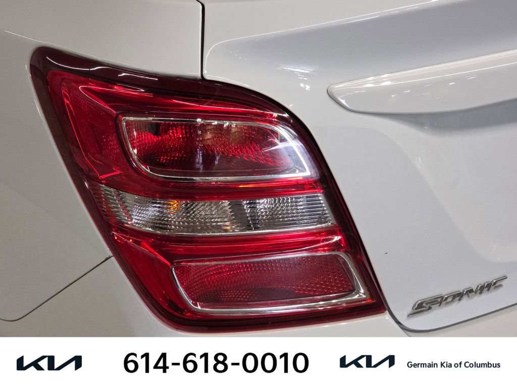 Used 2020 Chevrolet Sonic Premier FWD image 16