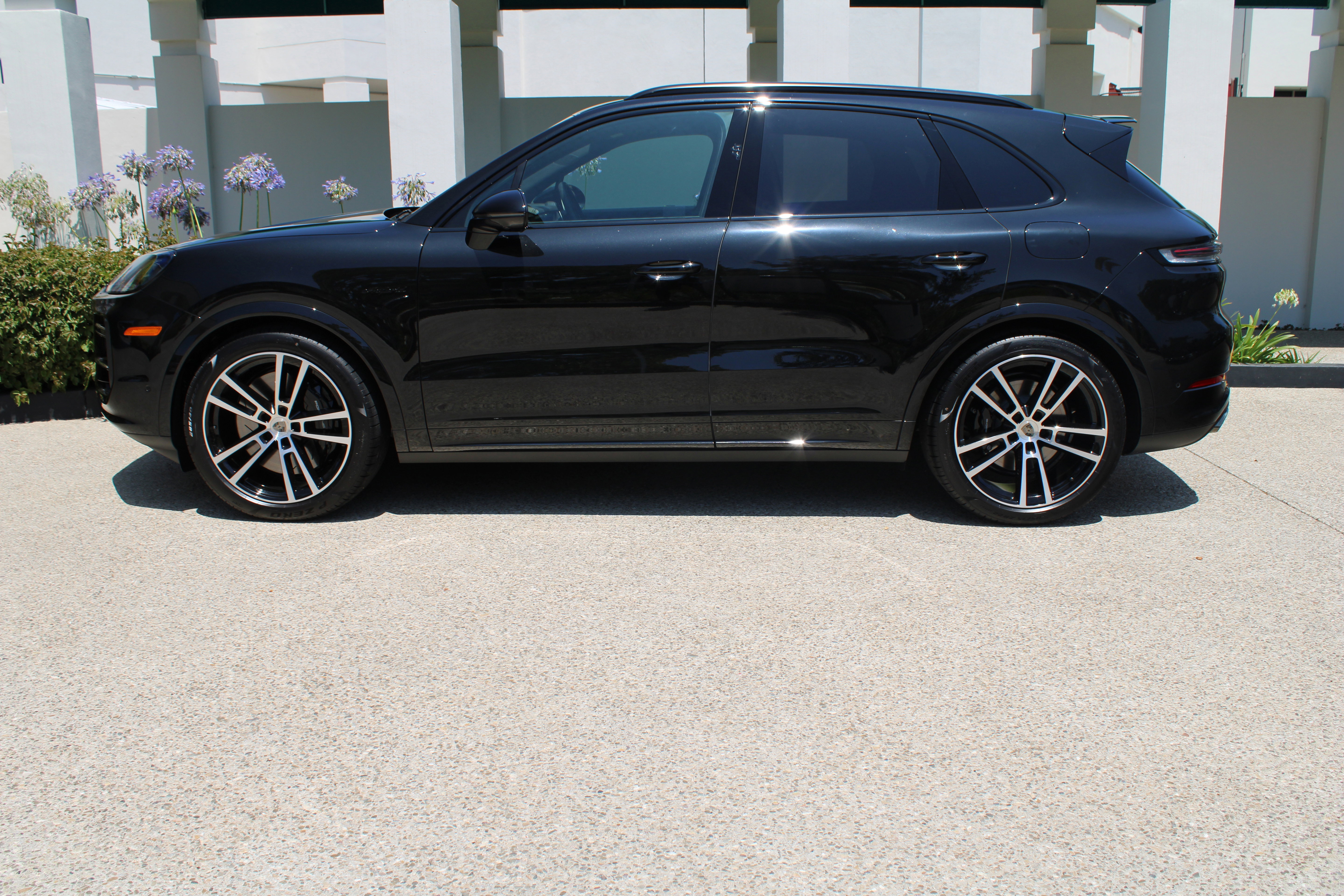 New 2025 Porsche Cayenne Turbo image 2