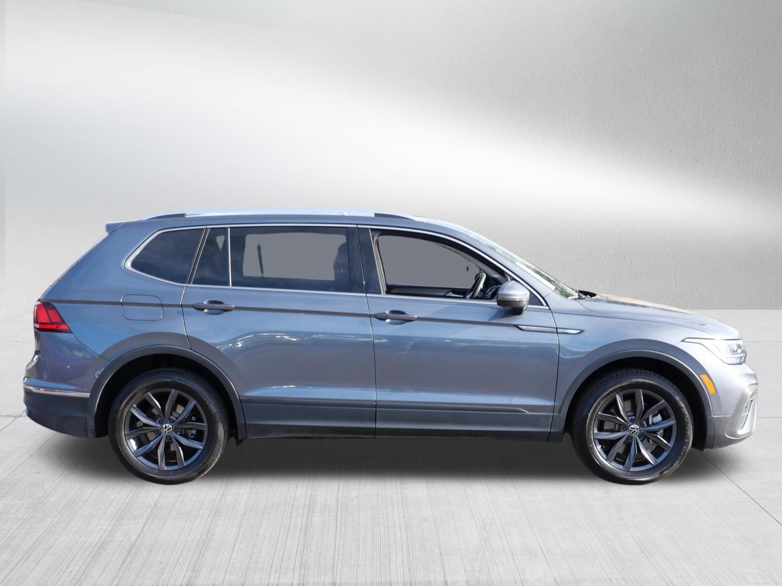 Certified 2023 Volkswagen Tiguan SE w/ Panoramic Sunroof Package AWD/4WD image 8