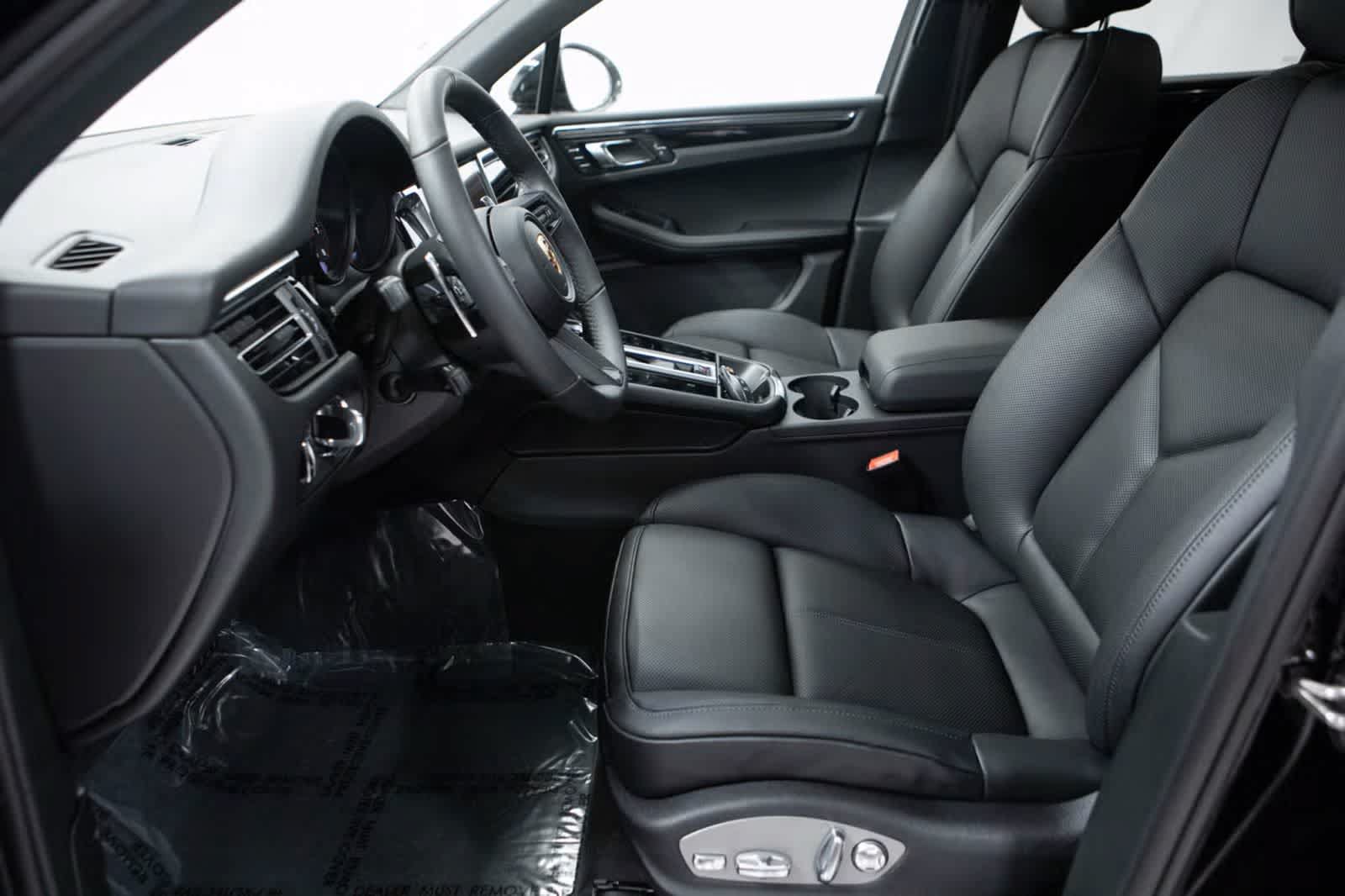 Certified 2026 Porsche Macan AWD/4WD image 22