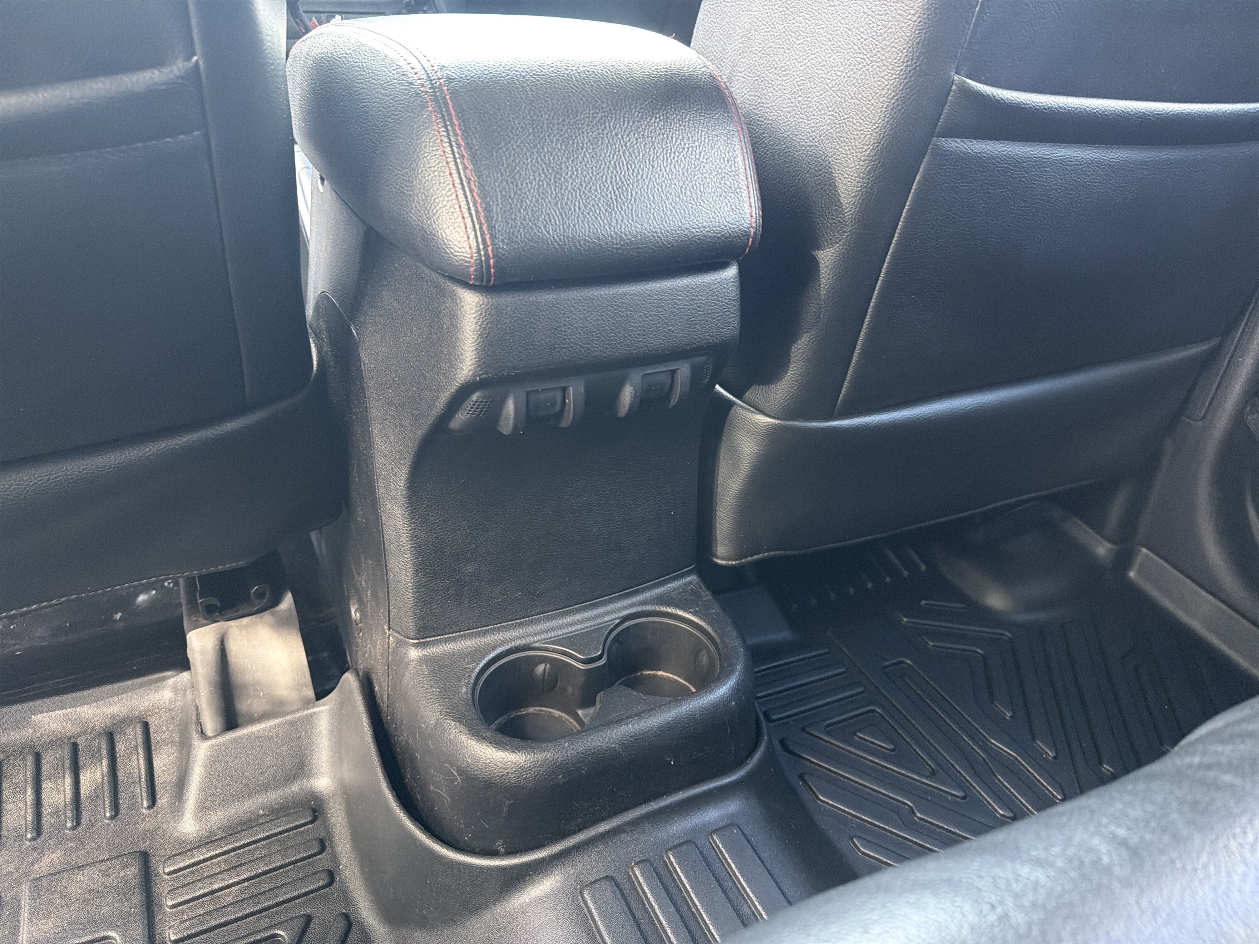 Used 2012 Jeep Wrangler Unlimited Sahara AWD/4WD image 29