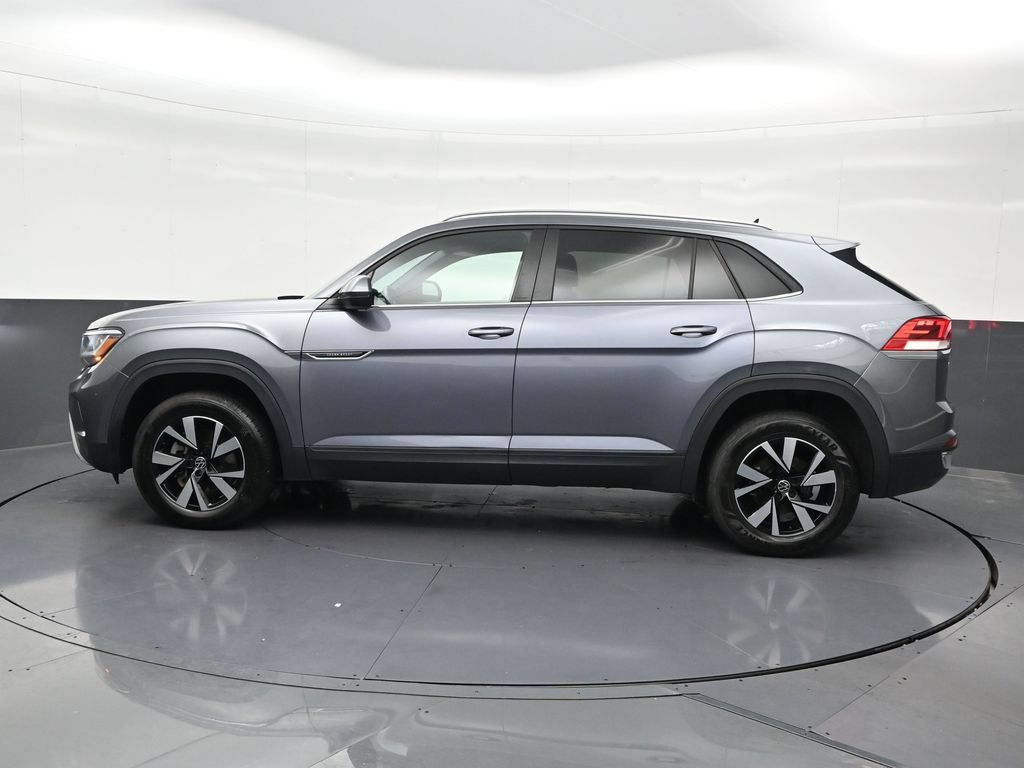 Used 2022 Volkswagen Atlas Cross Sport SE FWD image 2