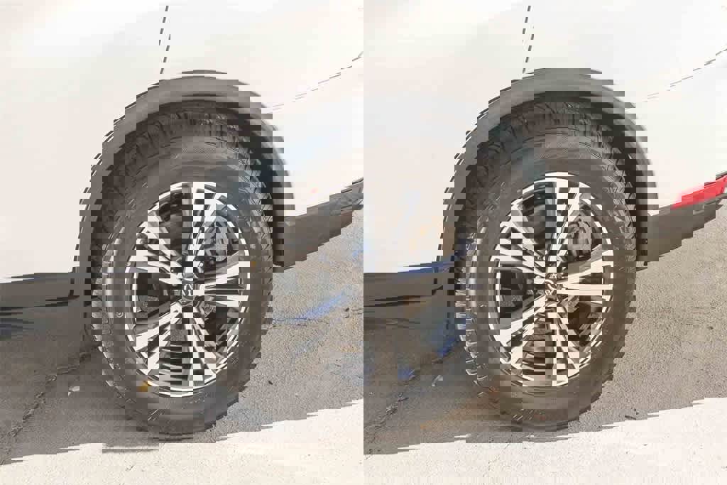 Used 2020 Nissan Rogue SV w/ Premium Package image 6