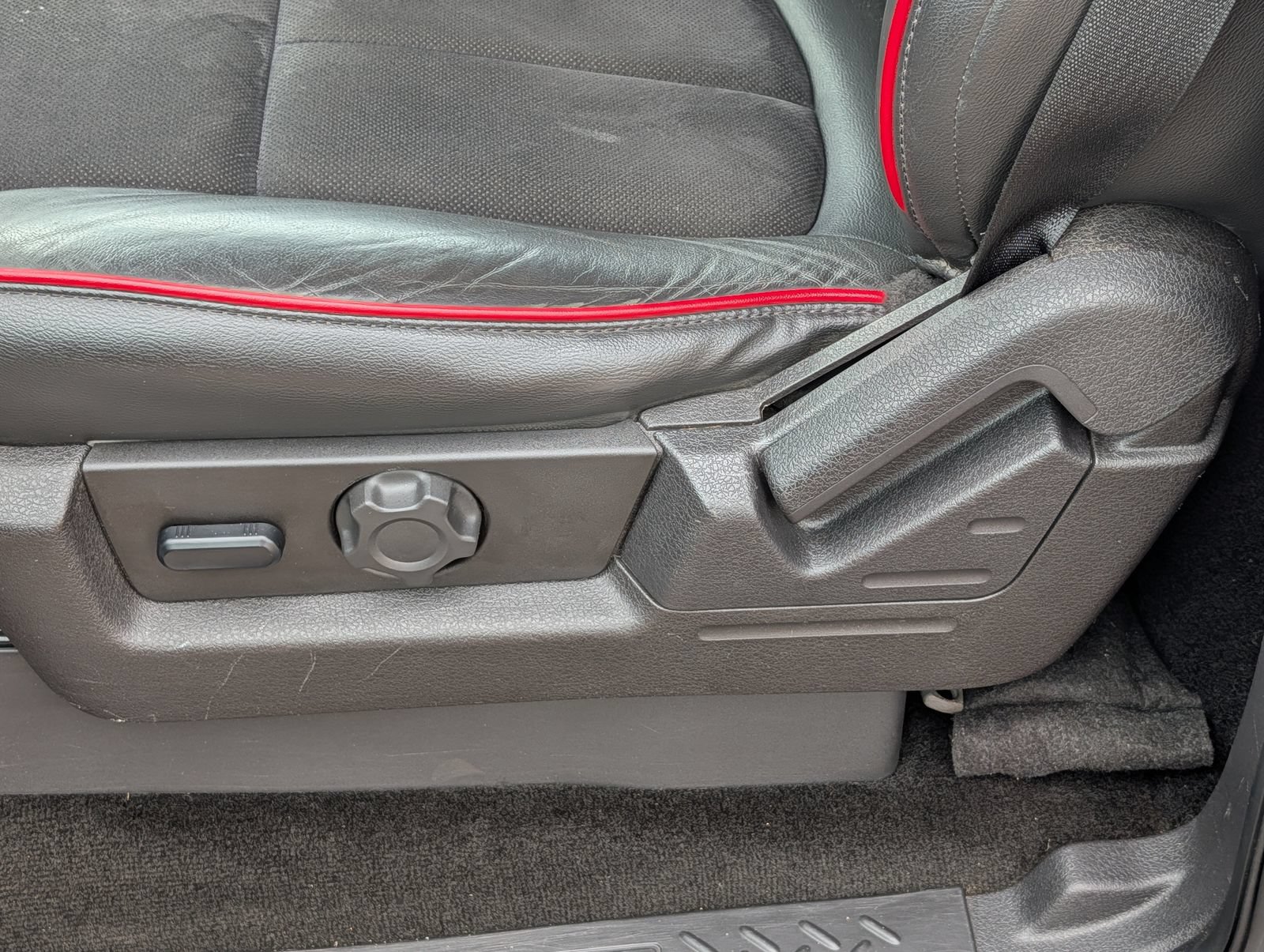 Used 2014 Ford F150 FX4 w/ FX Appearance Package AWD/4WD image 16