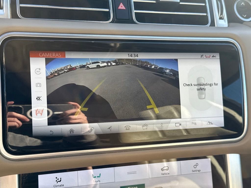 Used 2020 Land Rover Range Rover HSE image 42