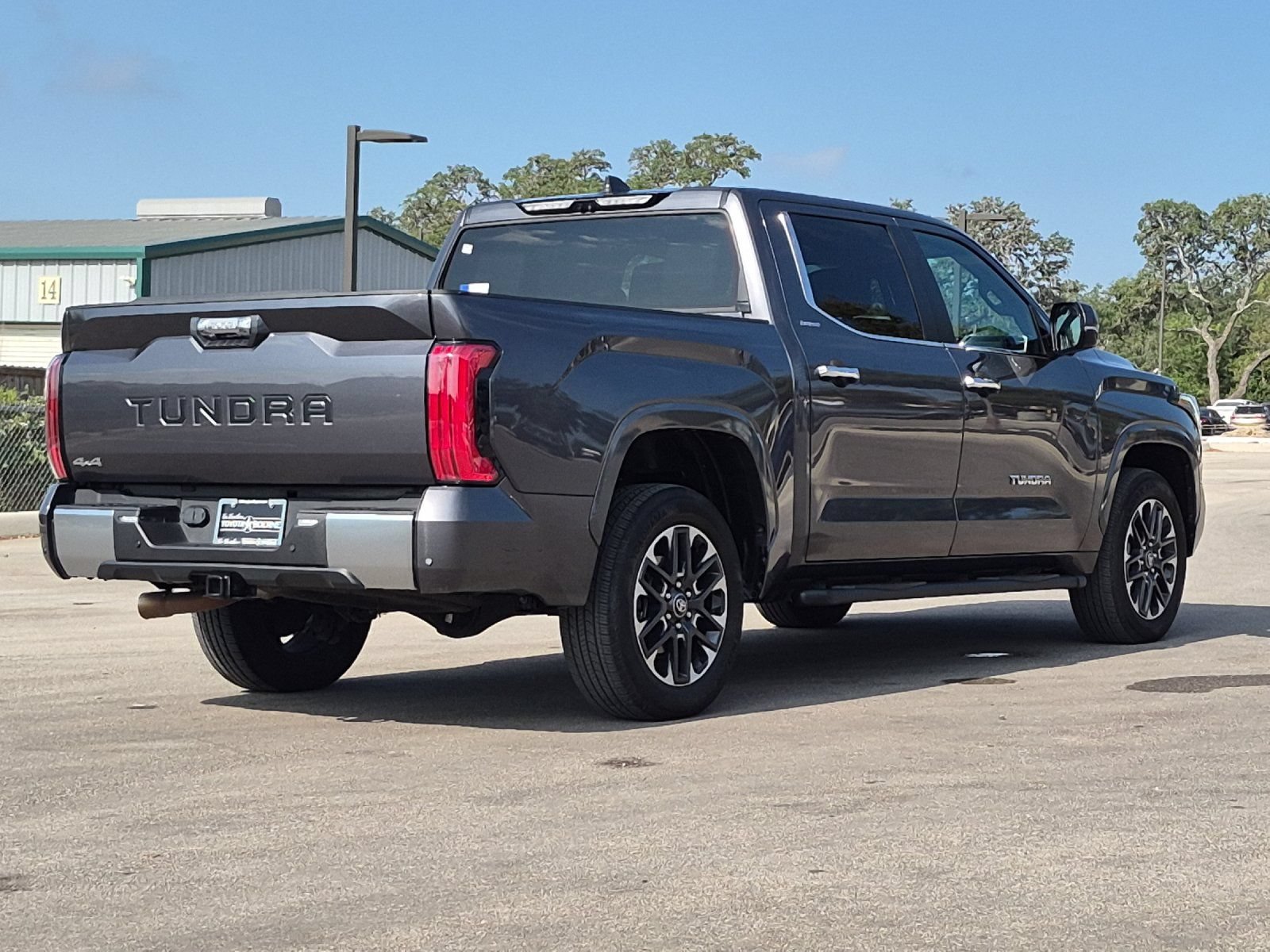 Used 2025 Toyota Tundra Limited AWD/4WD image 5
