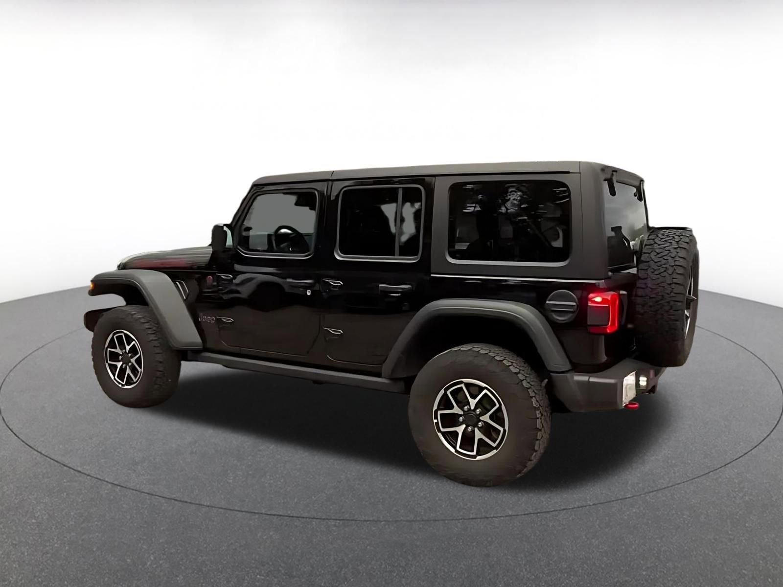 Used 2025 Jeep Wrangler Unlimited Rubicon AWD/4WD image 8
