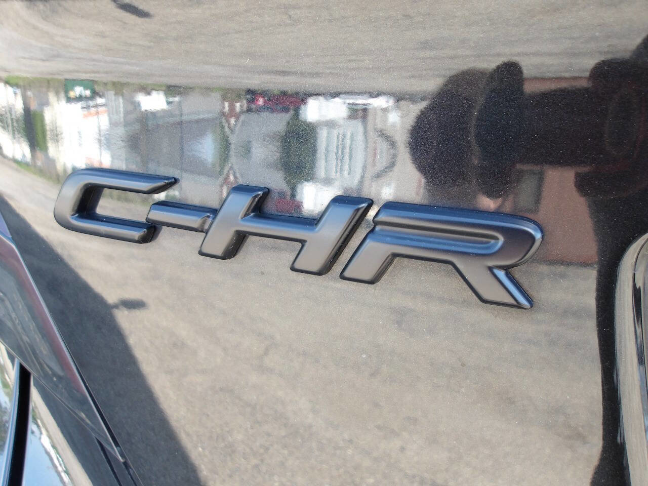 Used 2018 Toyota C-HR XLE FWD image 34