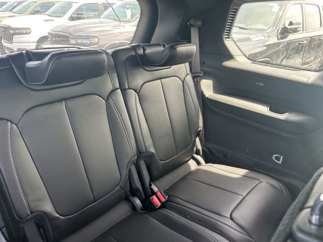 Used 2024 Jeep Grand Cherokee L Limited AWD/4WD image 9