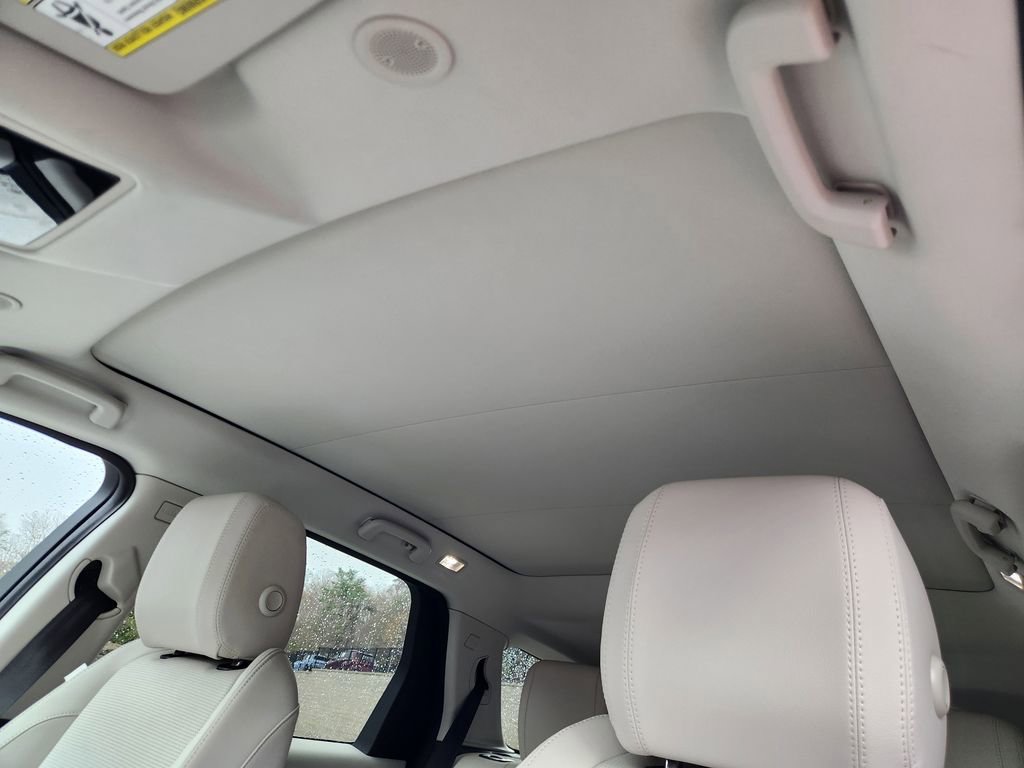Used 2025 Land Rover Discovery Sport S image 11