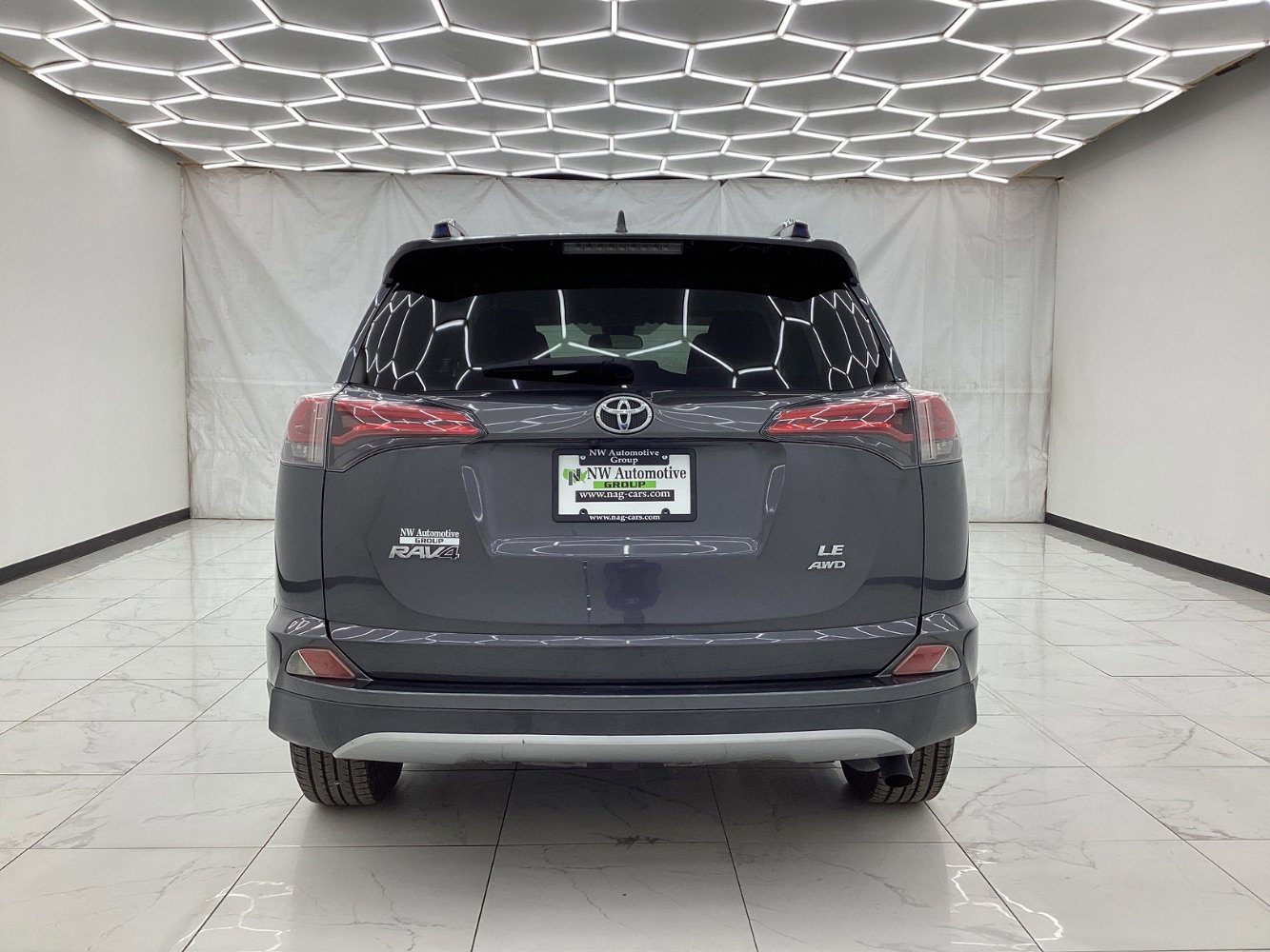 Used 2018 Toyota RAV4 LE image 10