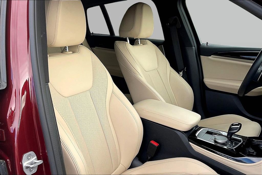 Used 2025 BMW X4 xDrive30i w/ Premium Package image 29