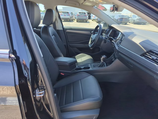 Used 2024 Volkswagen Jetta SE image 20