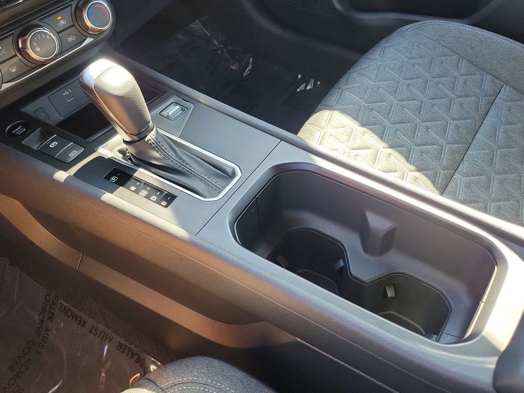 Used 2025 Nissan Kicks SV FWD image 16