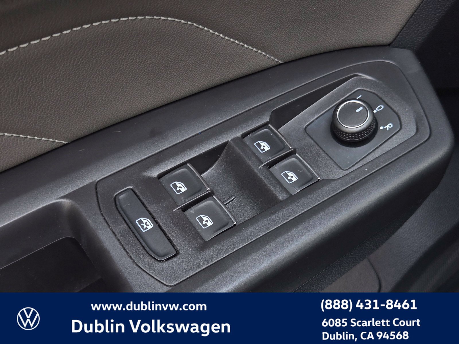 Certified 2022 Volkswagen Atlas Cross Sport SE FWD image 11