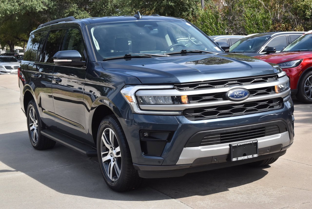 Used 2024 Ford Expedition XLT RWD image 4
