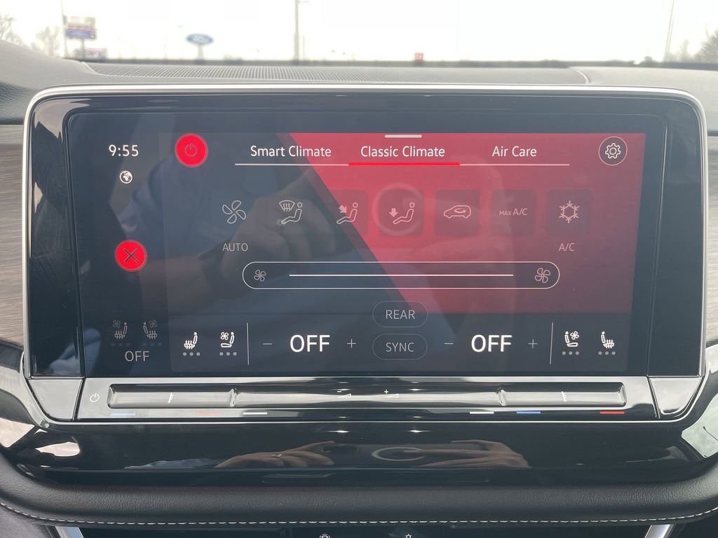 Used 2025 Volkswagen Atlas SEL image 24