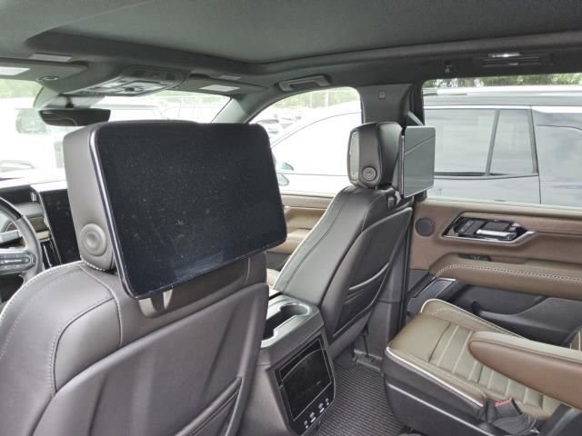 Used 2025 GMC Yukon Denali Ultimate AWD/4WD image 4
