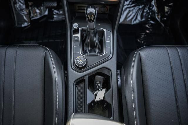Used 2022 Volkswagen Tiguan SE w/ Panoramic Sunroof Package image 26