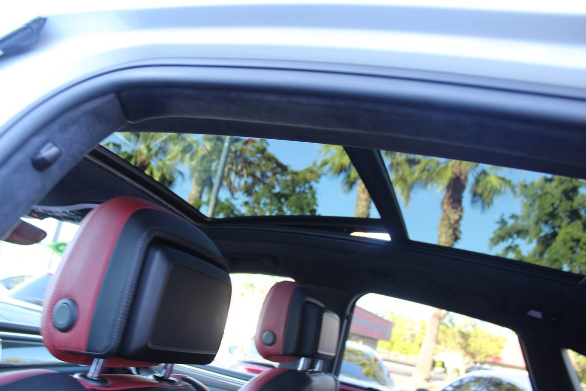 Used 2017 Porsche Macan Turbo AWD/4WD image 28