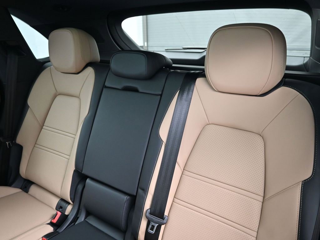 New 2026 Porsche Cayenne image 6