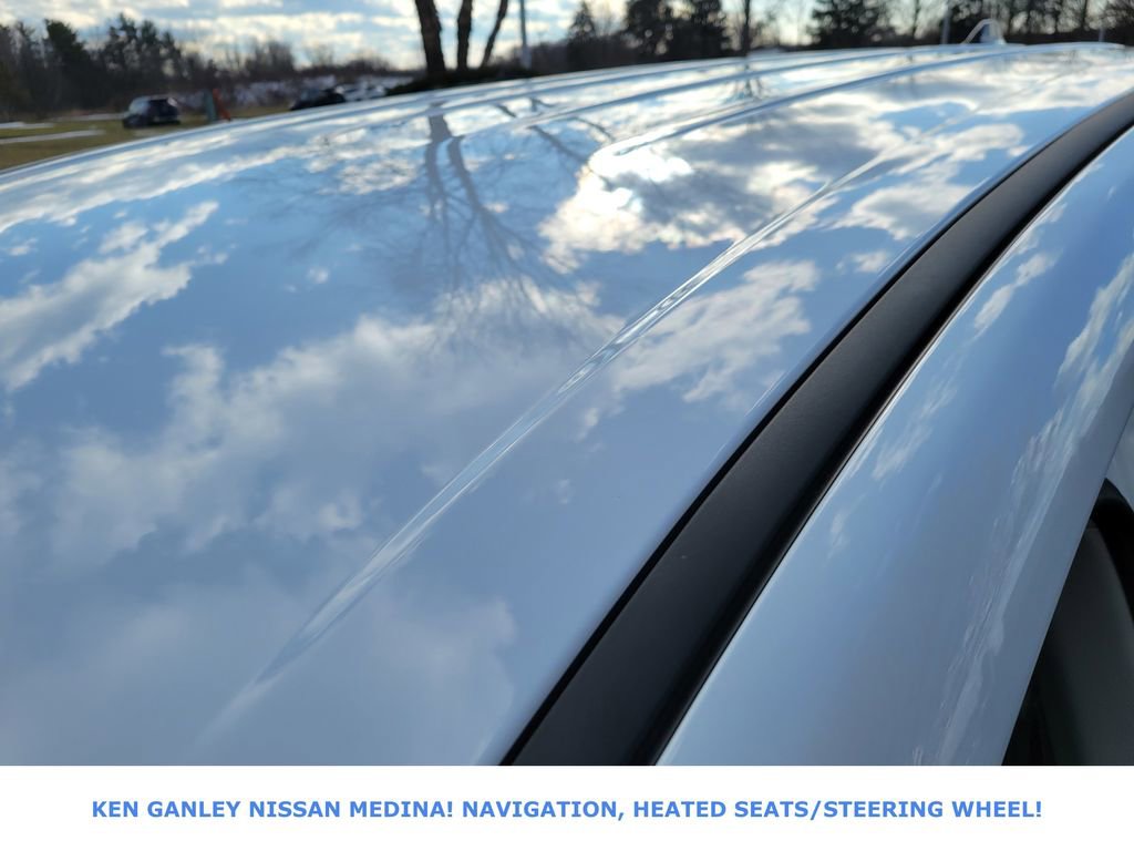 Used 2024 Chrysler Pacifica Select image 17