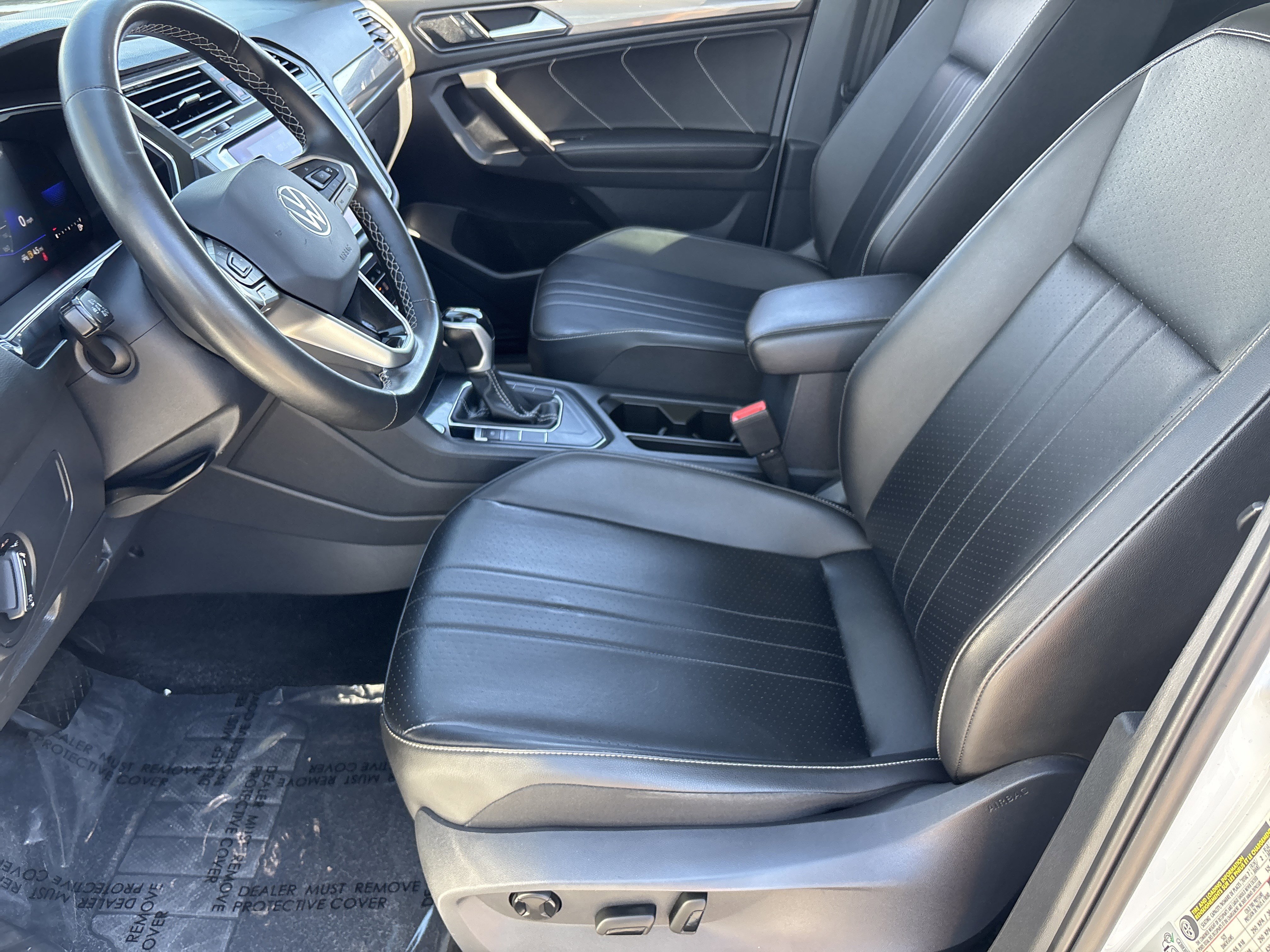 Used 2022 Volkswagen Tiguan SE w/ Panoramic Sunroof Package image 19