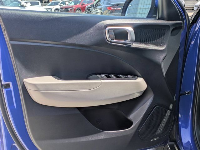 Used 2025 Hyundai Venue SEL FWD image 20