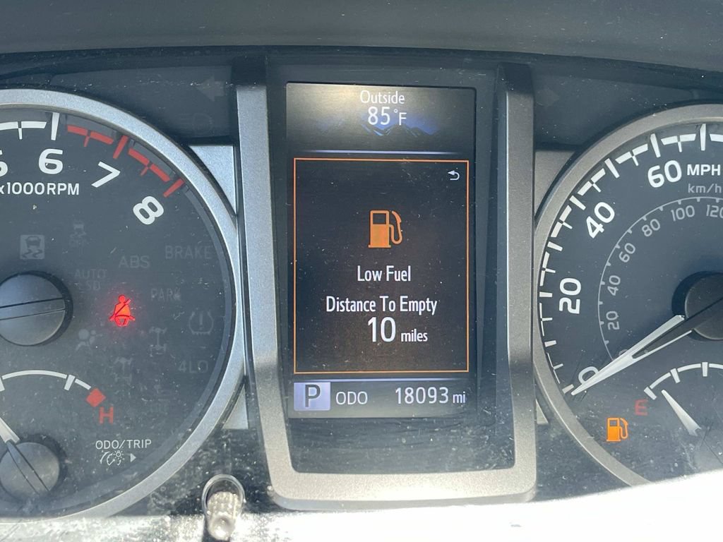 Used 2022 Toyota Tacoma SR5 RWD image 13