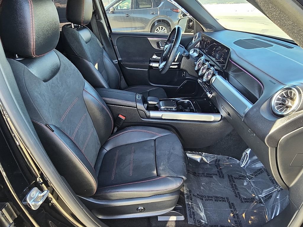 Used 2023 Mercedes-Benz EQB 300 4MATIC image 19