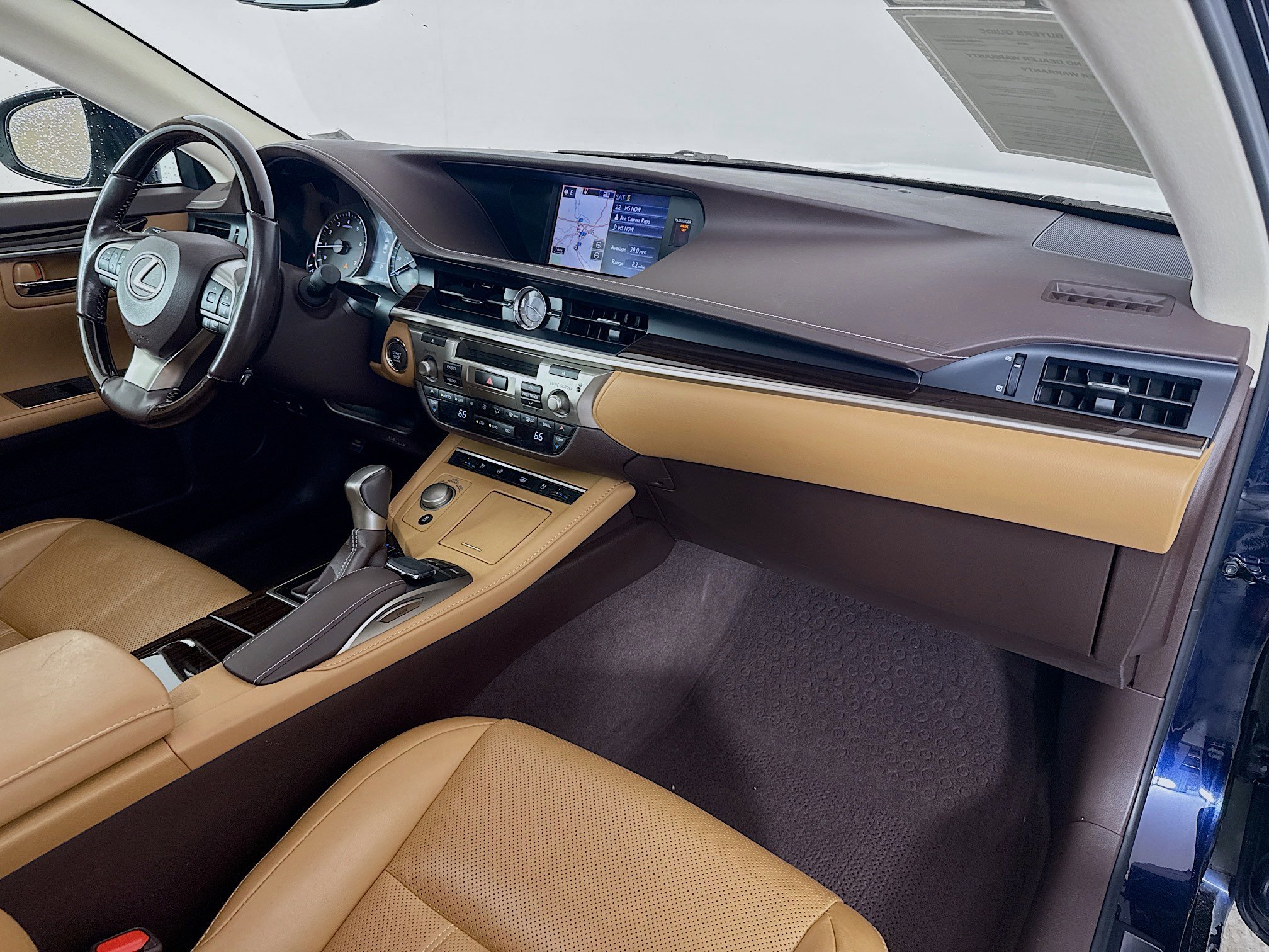 Used 2016 Lexus ES 350 w/ Luxury Package w/Wood Trim FWD image 28