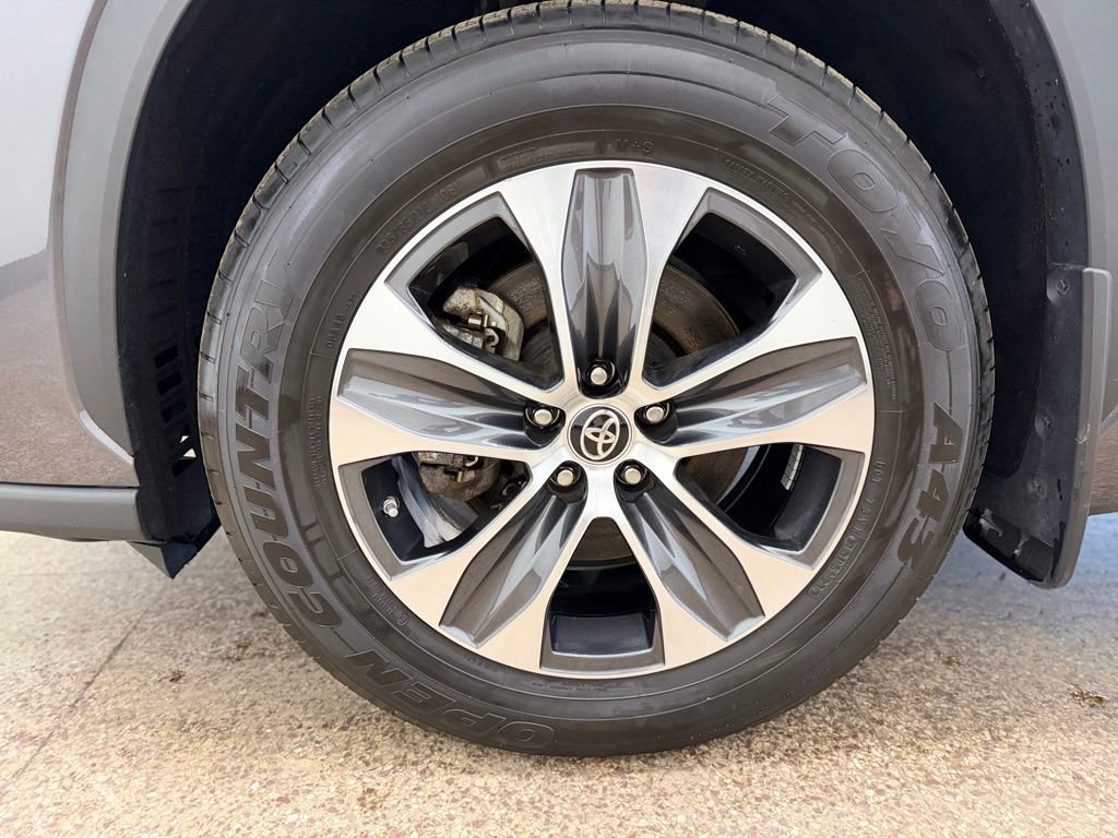Used 2022 Toyota Highlander XLE image 29