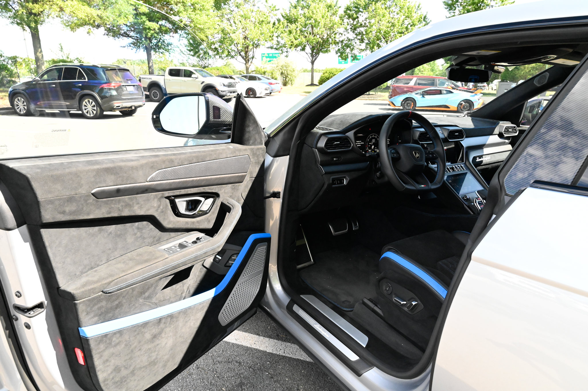 Used 2024 Lamborghini Urus Performante AWD/4WD image 15