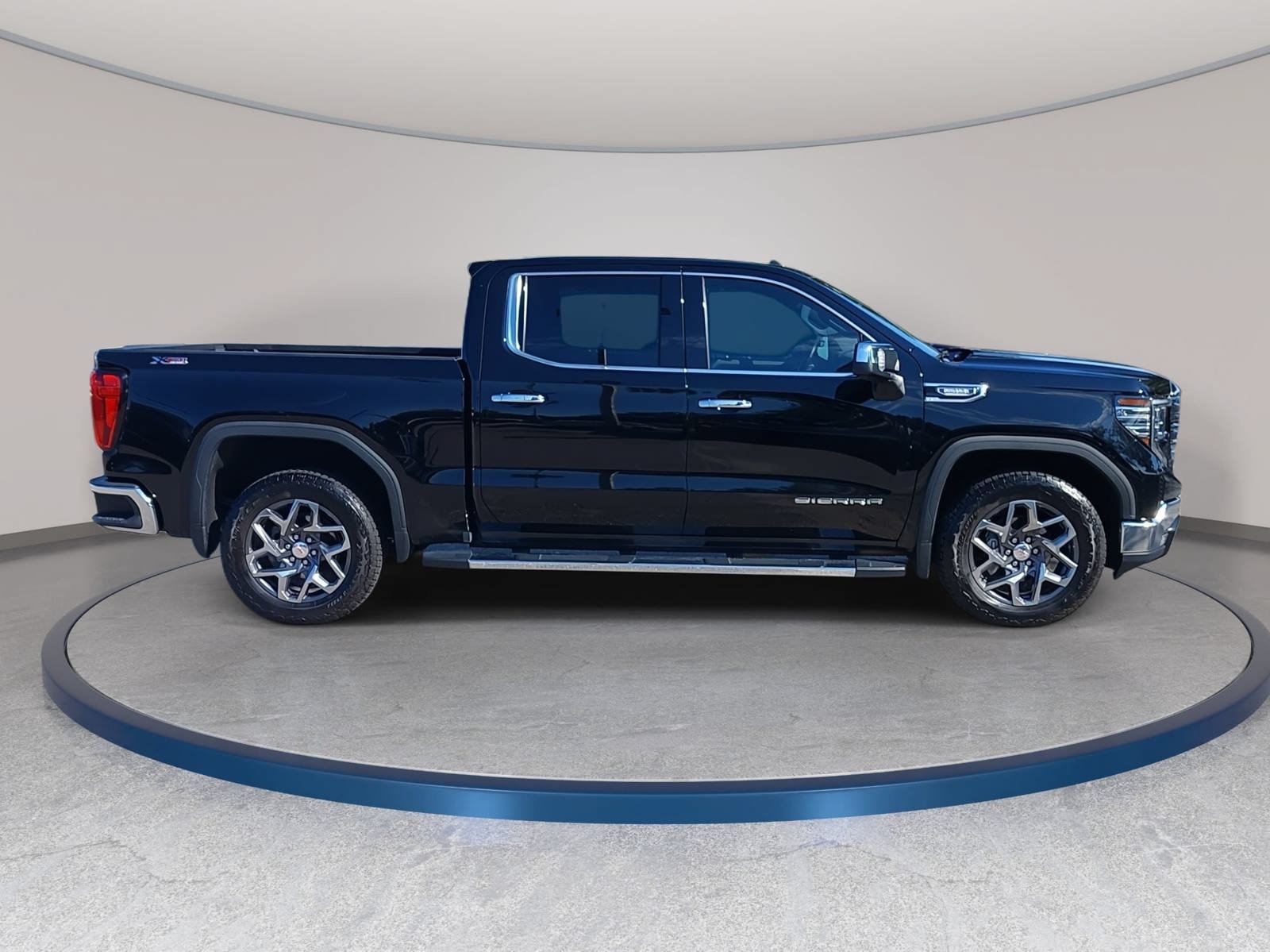 Used 2023 GMC Sierra 1500 SLT w/ SLT Premium Package AWD/4WD image 4