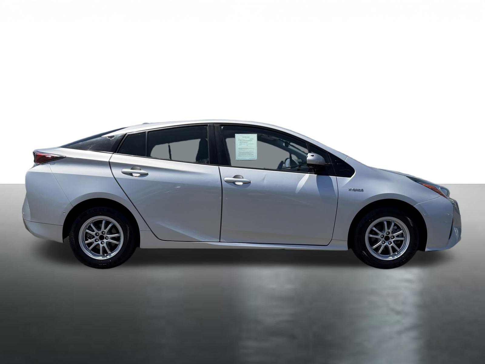 Used 2017 Toyota Prius Two w/ Prius Two Safety Plus Package FWD image 9