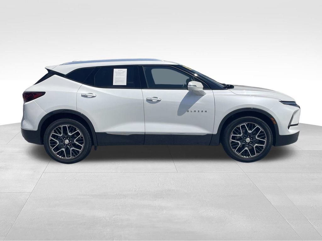 Used 2024 Chevrolet Blazer Premier w/ Driver Confidence II Package FWD image 2