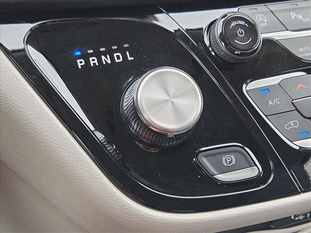 Used 2024 Chrysler Pacifica Touring-L FWD image 15