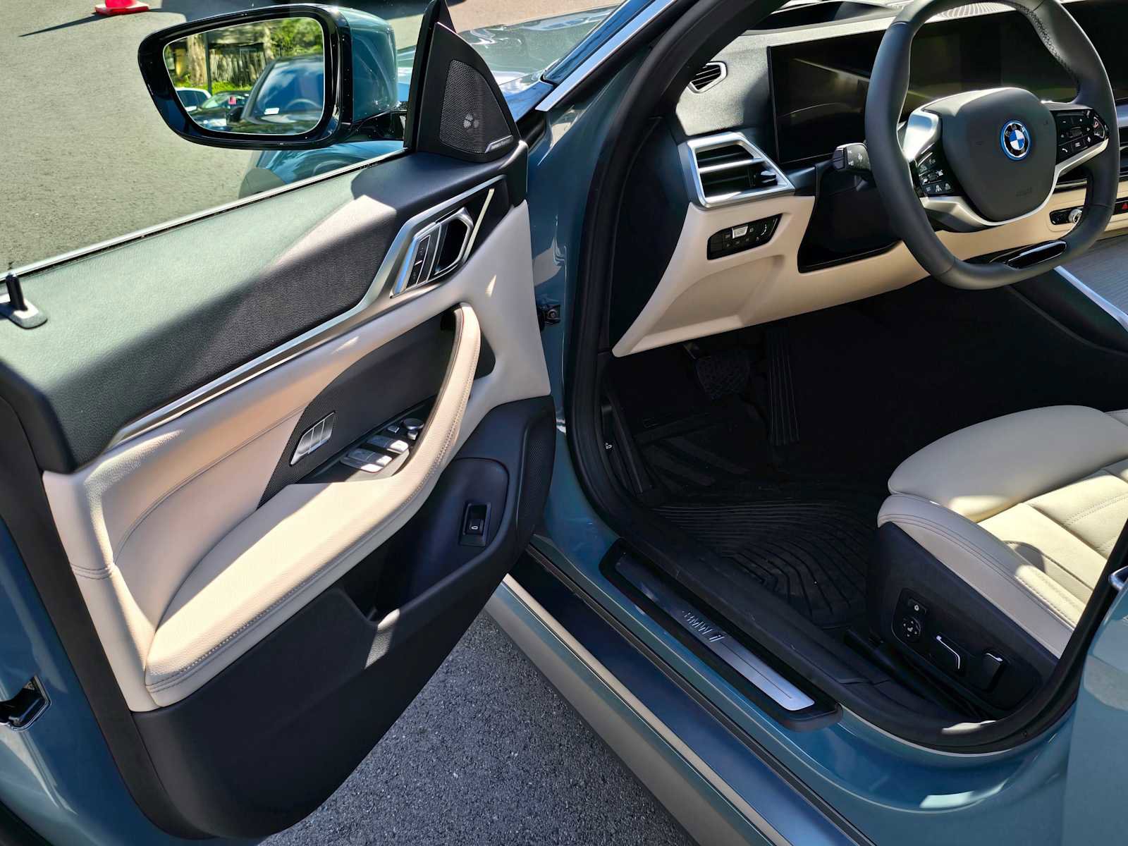 Used 2025 BMW i4 xDrive40i image 19