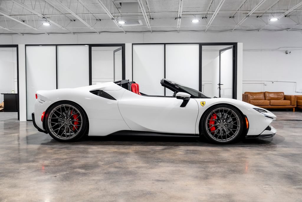 Used 2022 Ferrari SF90 Spider AWD/4WD image 1