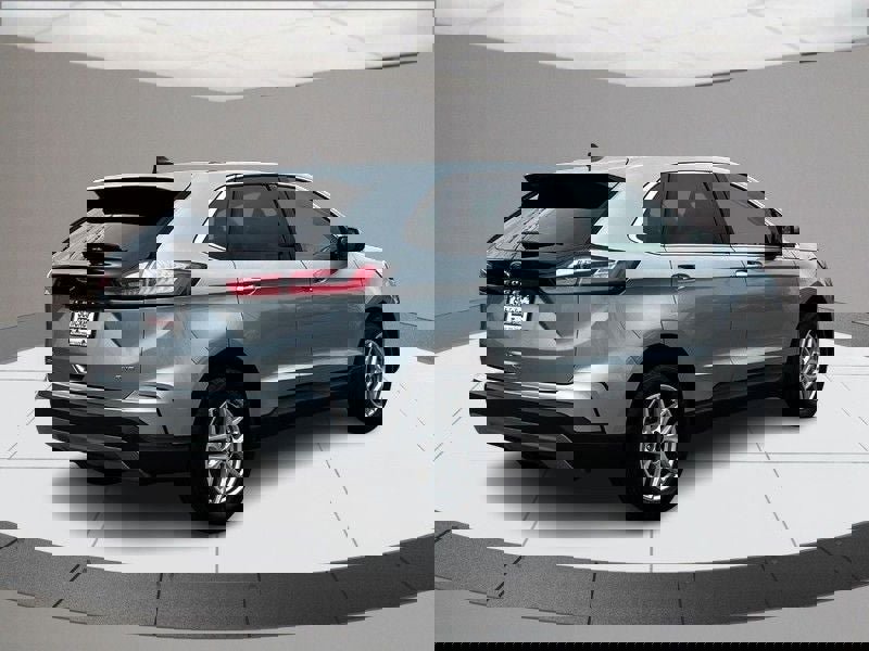 Used 2024 Ford Edge SEL image 3