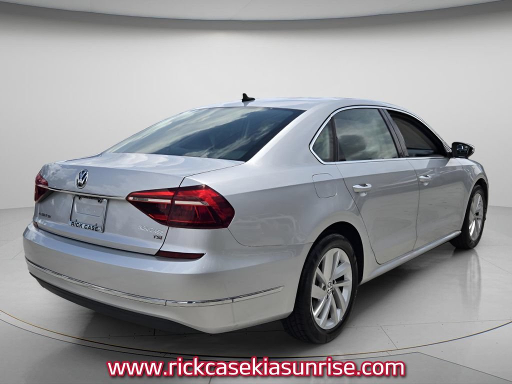 Used 2018 Volkswagen Passat 2.0T SE FWD image 7