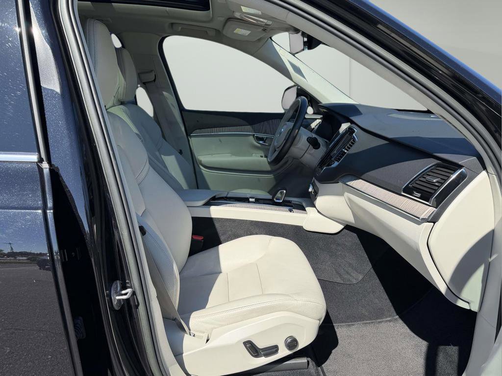 Used 2023 Volvo XC90 B6 Plus AWD/4WD image 11