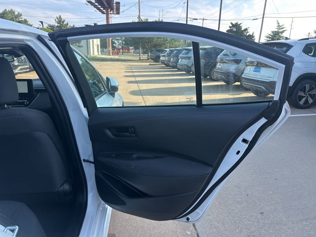 Used 2025 Toyota Corolla LE FWD image 14