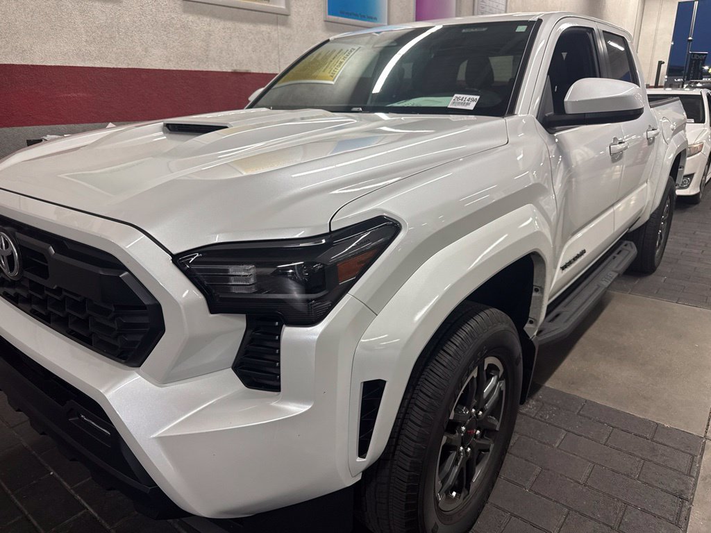 Used 2025 Toyota Tacoma TRD Sport AWD/4WD image 1