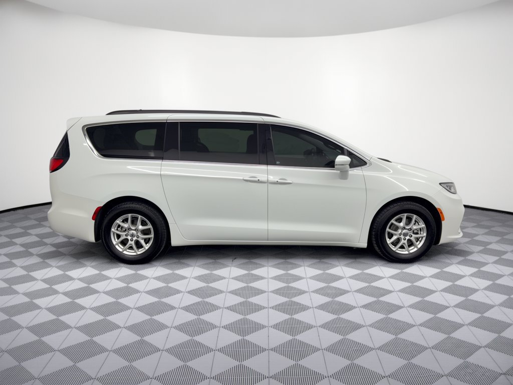 Used 2022 Chrysler Pacifica Touring-L FWD image 8
