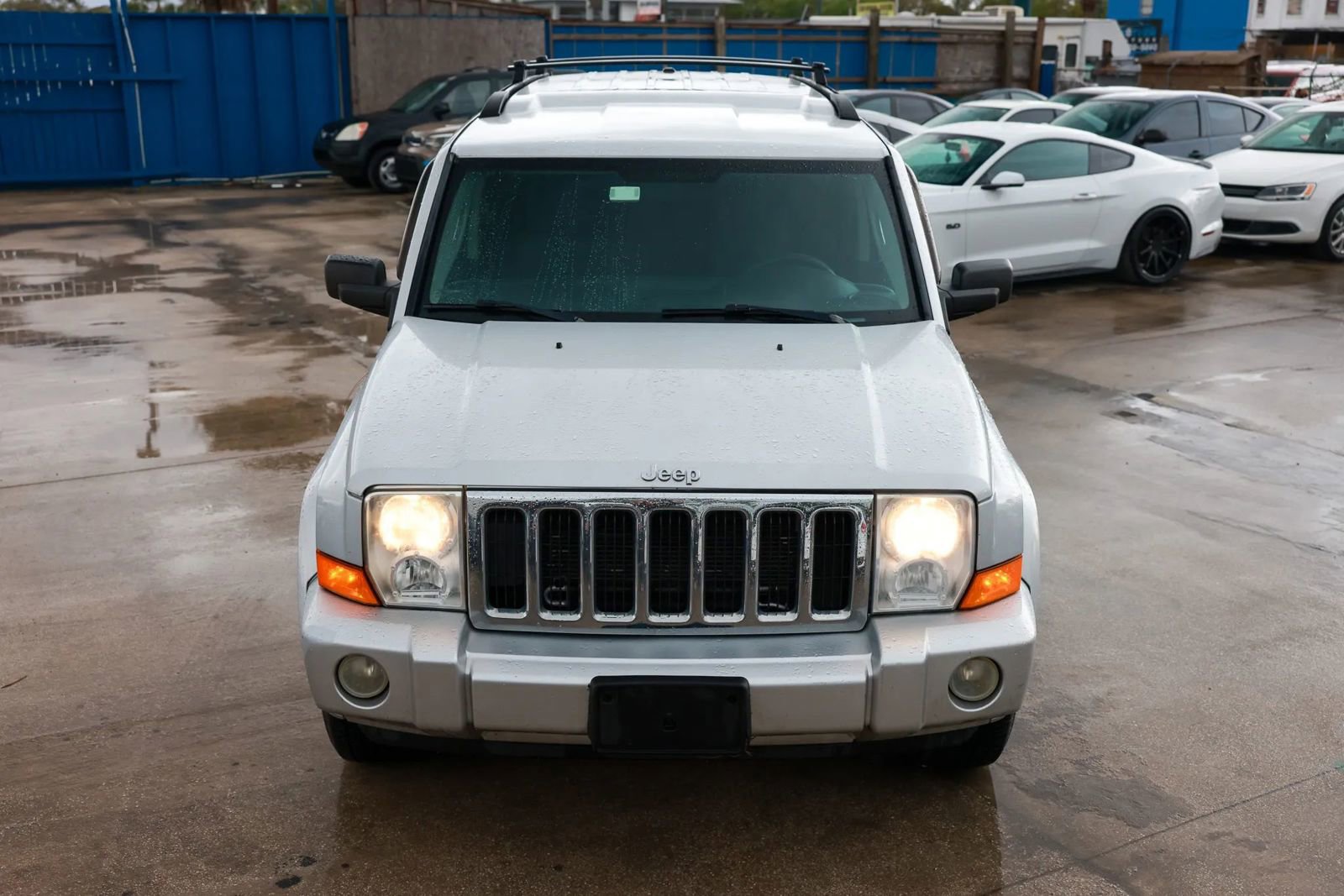 Used 2010 Jeep Commander Sport image 11