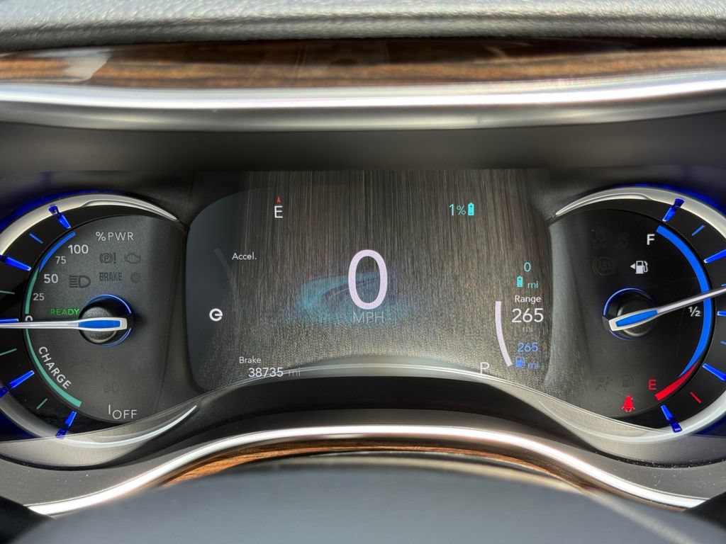 Used 2023 Chrysler Pacifica Pinnacle FWD image 13