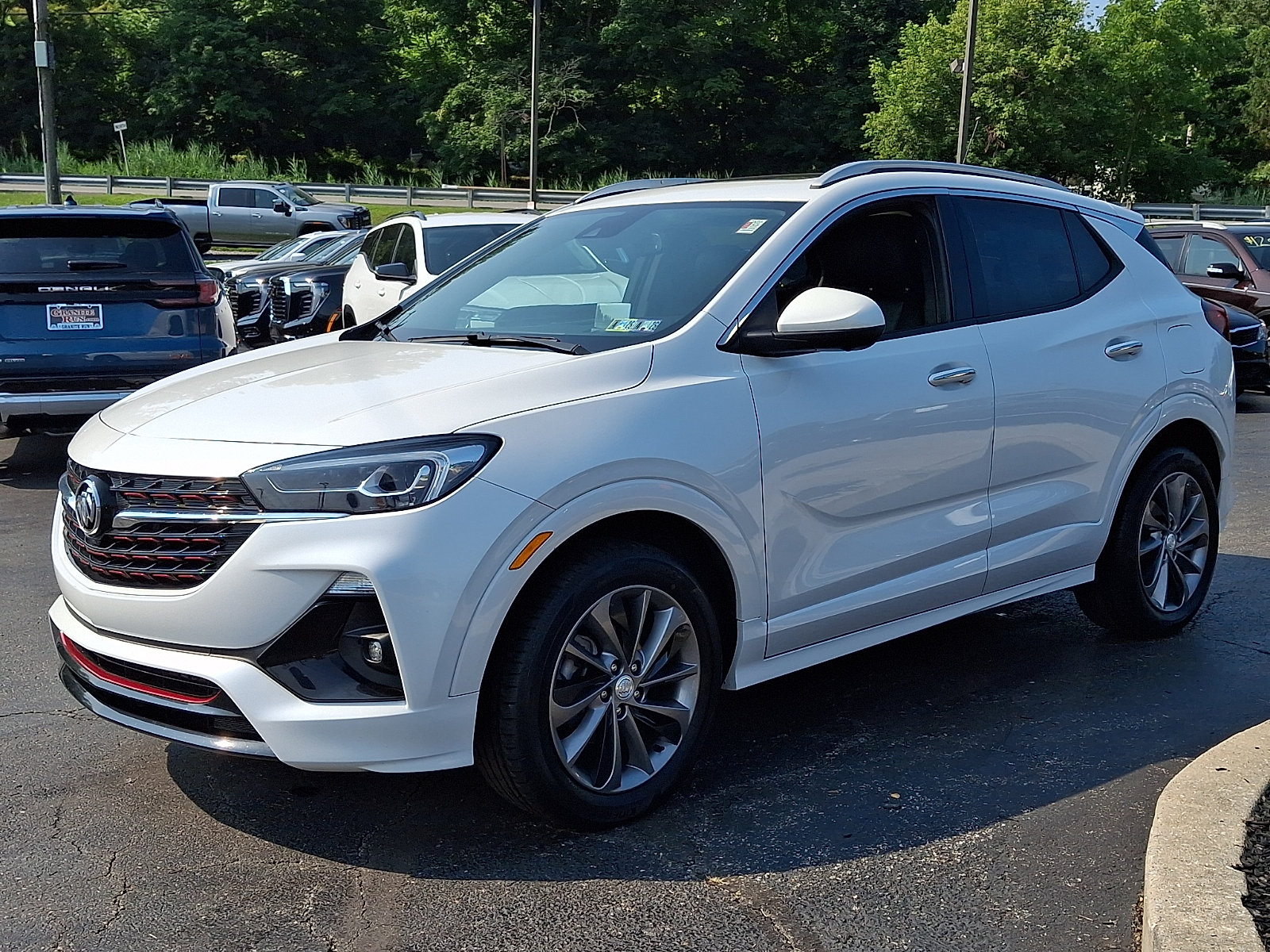 Used 2021 Buick Encore GX Essence w/ Advanced Technology Package AWD/4WD image 3
